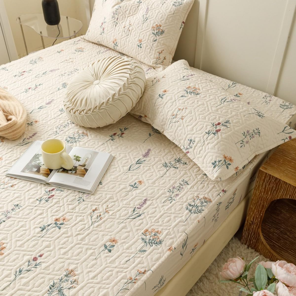 Soft Mattress Protector with Elastic Fitted Skirt